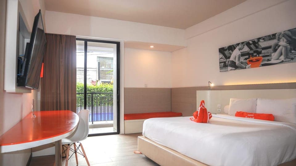 Bed, TV and multimedia, Bedroom, Pool view