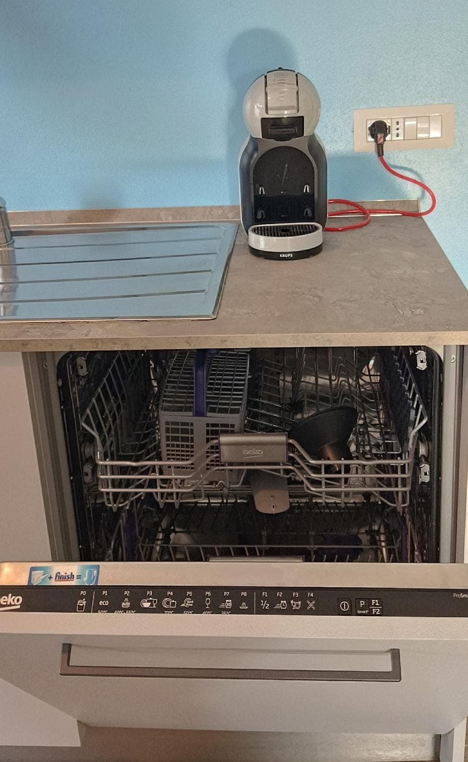 Kitchen or kitchenette, dishwasher