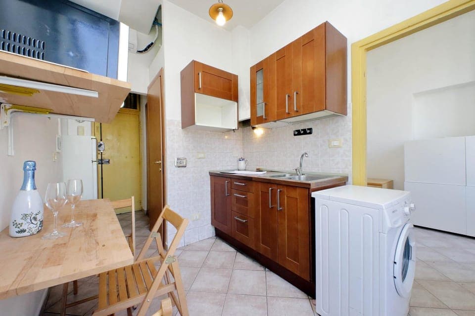 Kitchen or kitchenette, Dining area, minibar, stove