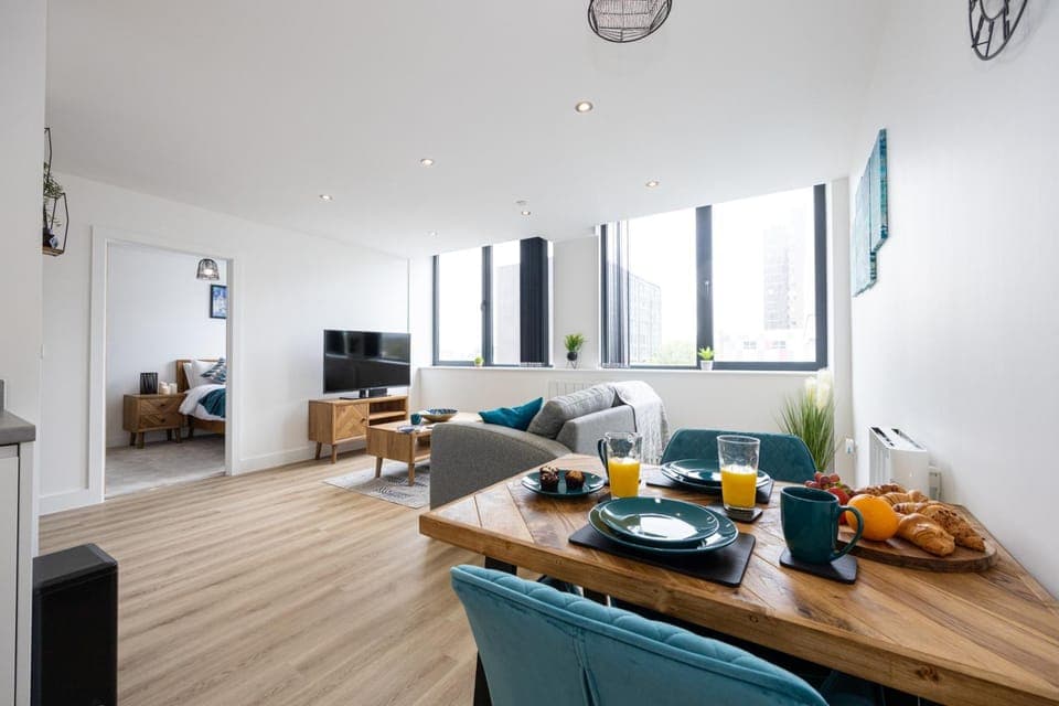 Communal lounge/ TV room, TV and multimedia, Living room, Seating area, Dining area