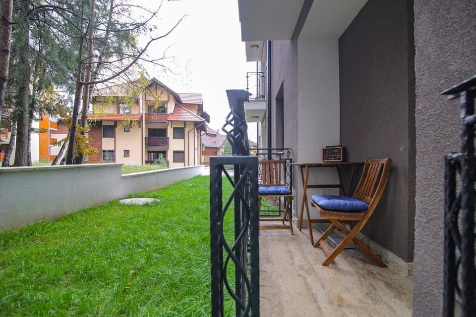 Property building, Patio, Garden, Garden, View (from property/room), Balcony/Terrace, Garden view