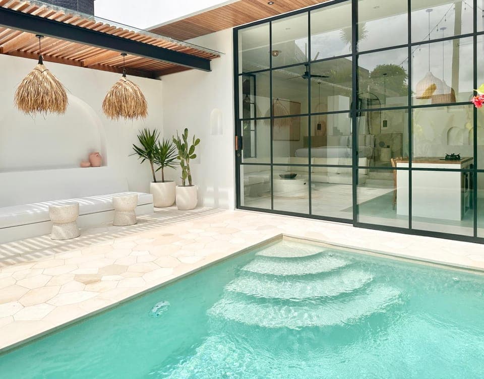 Patio, Natural landscape, Balcony/Terrace, Pool view, Swimming pool, Swimming pool, sunbed