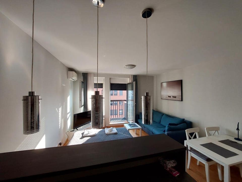 Bed, TV and multimedia, Kitchen or kitchenette, Living room, Photo of the whole room, Seating area, Dining area, hair dresser