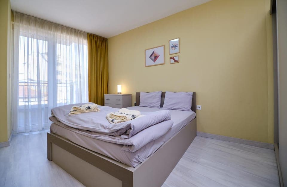 Bed, Photo of the whole room, Bedroom, towels