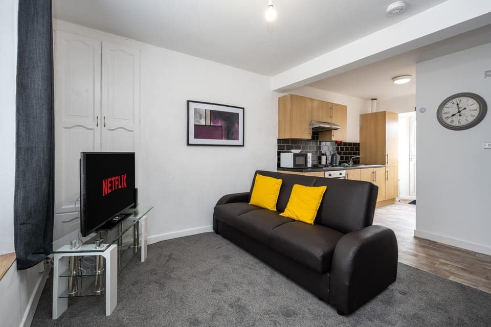 Kitchen or kitchenette, Seating area