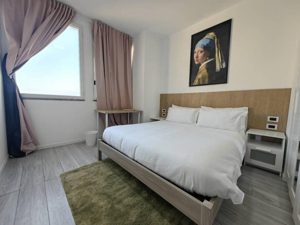 Bed, Photo of the whole room, Bedroom