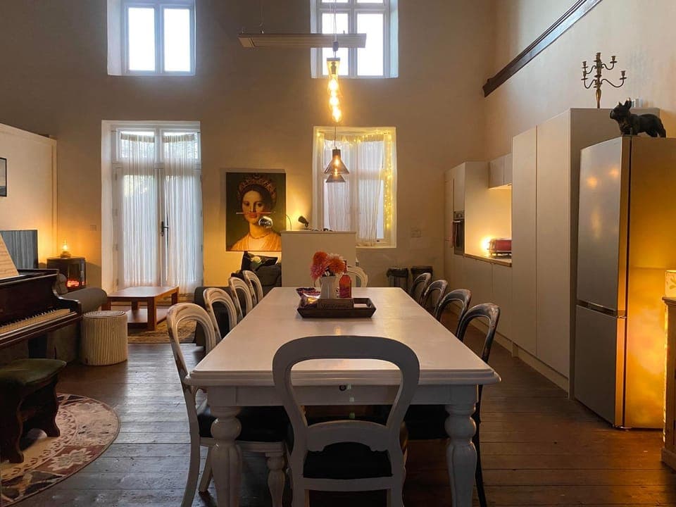 TV and multimedia, Living room, Seating area, Dining area, stove, kitchen