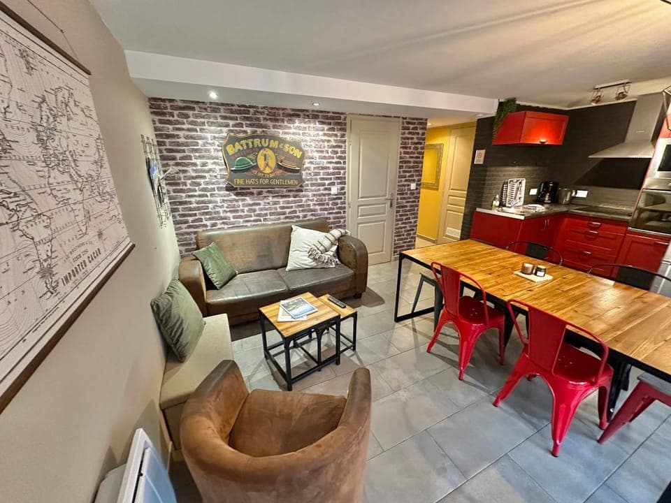 Kitchen or kitchenette, Living room, Dining area