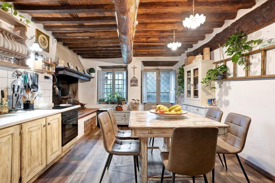 Property building, Kitchen or kitchenette, Living room