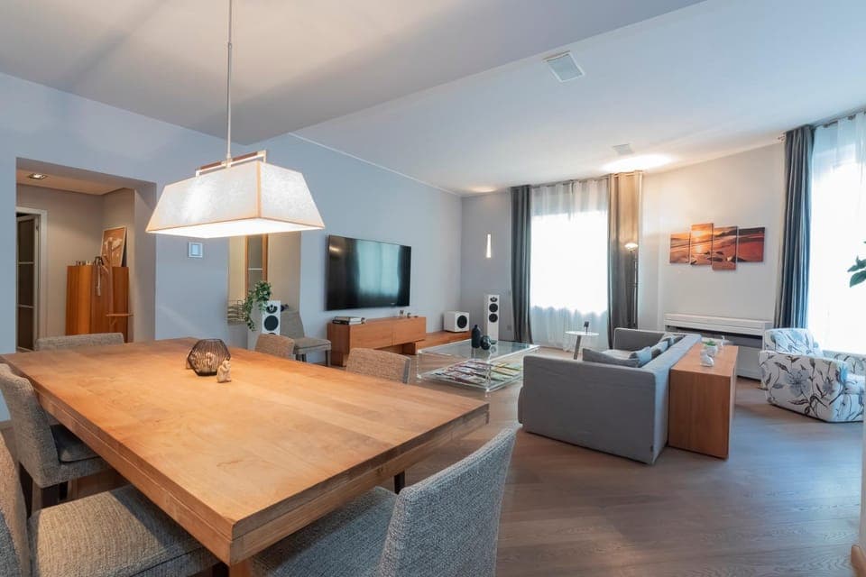 Communal lounge/ TV room, TV and multimedia, Living room, Dining area