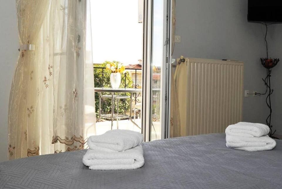 Bed, View (from property/room), Balcony/Terrace, Bedroom, towels