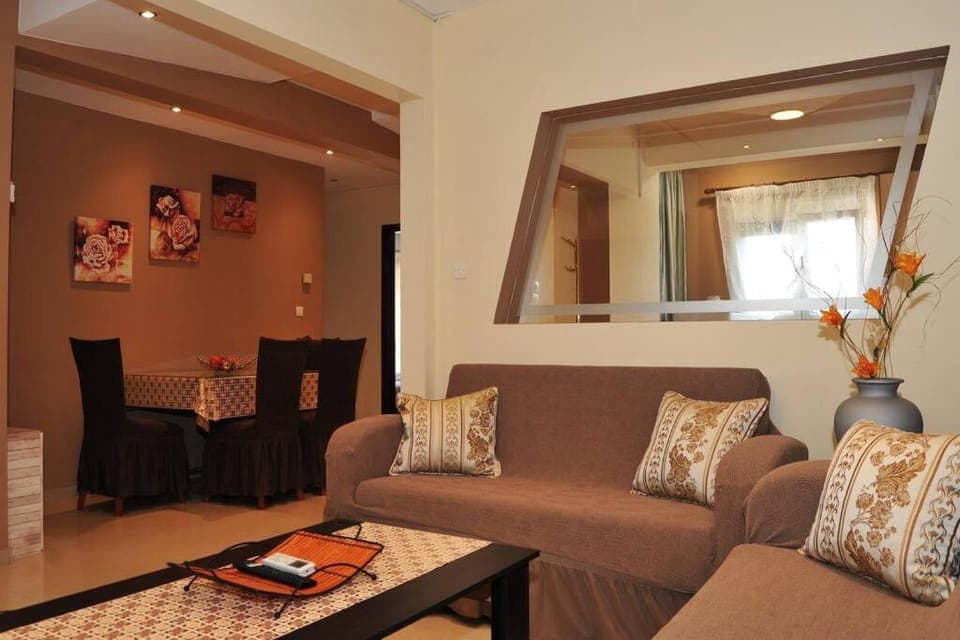 Living room, Dining area