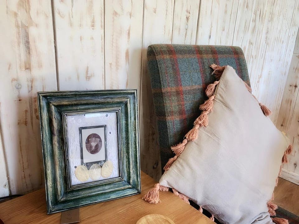 Living room, Decorative detail, Seating area