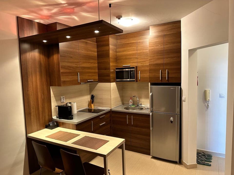Kitchen or kitchenette, Dining area, minibar, stove
