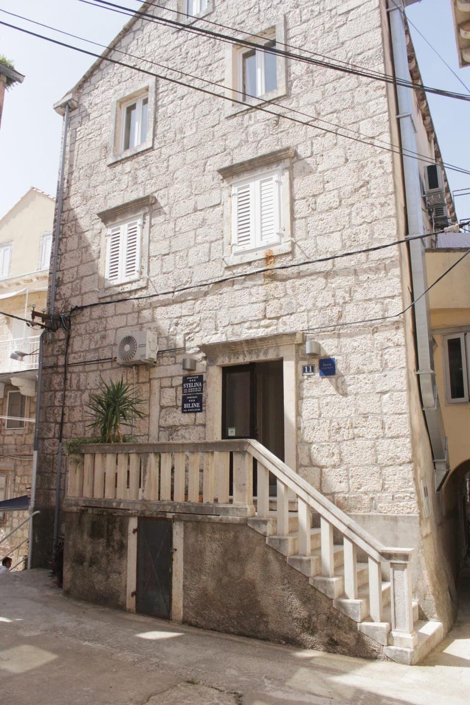 Facade/entrance, Off site