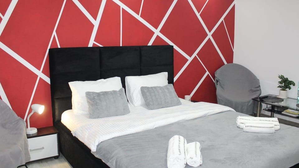 Bed, Photo of the whole room, Bedroom, towels