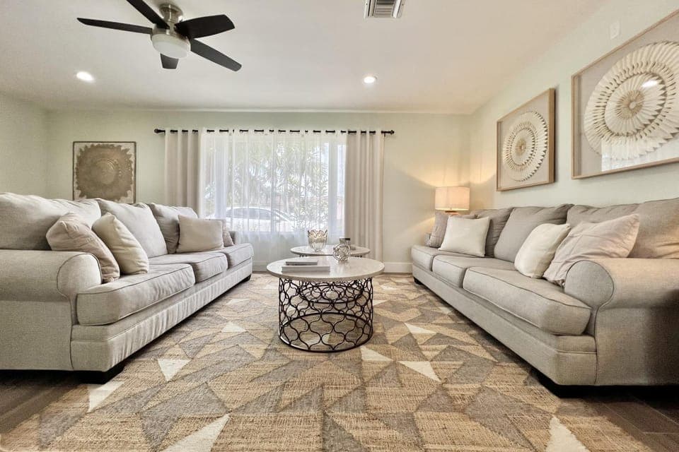 Living room, Seating area