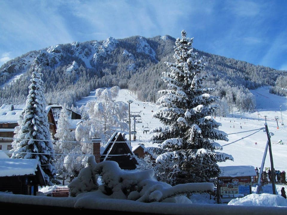 Nearby landmark, Neighbourhood, Natural landscape, Winter, Skiing, View (from property/room), Mountain view