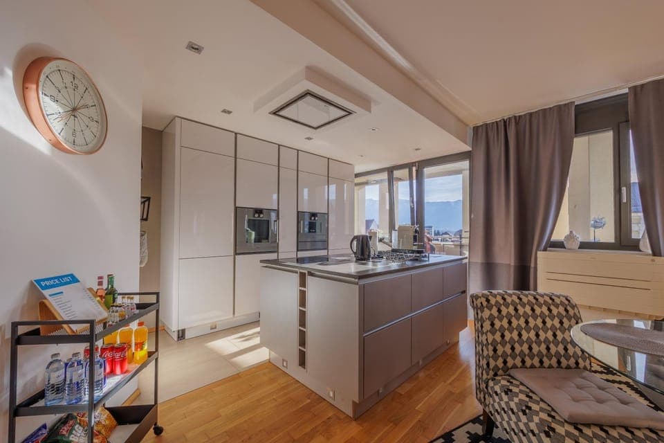 minibar, kitchen