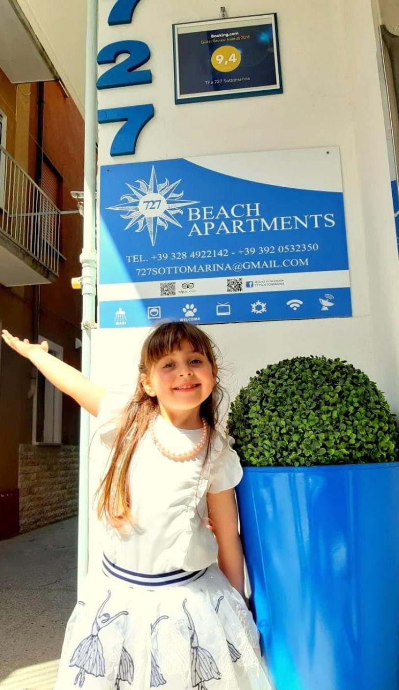 Property building, Summer, Decorative detail, children, young children