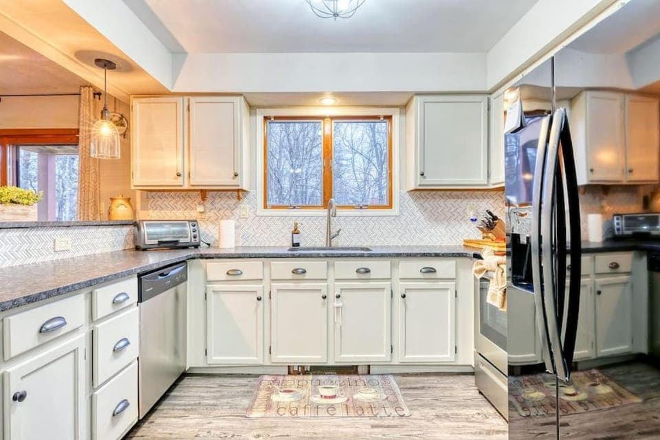 Antler Ridge: 3BDR w Hot Tub & Game Room House in Tunkhannock Township