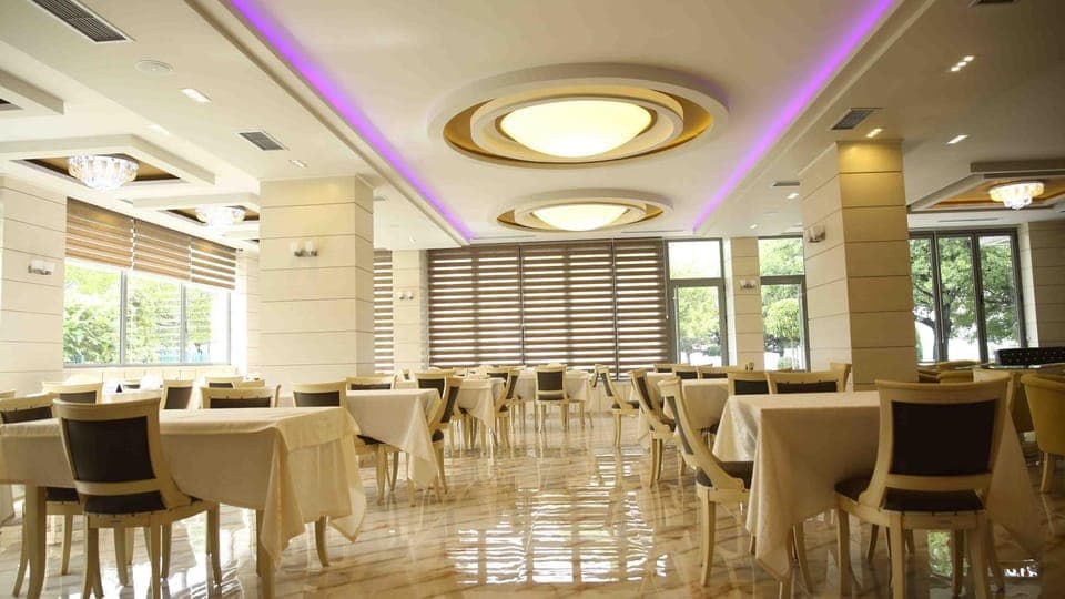 Restaurant/places to eat, Lounge or bar