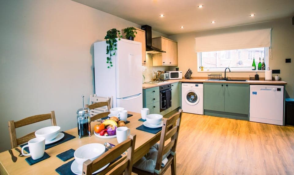 Dining area, dishwasher, furniture, internet, minibar, pet friendly, stove, toaster, washing machine, kitchen