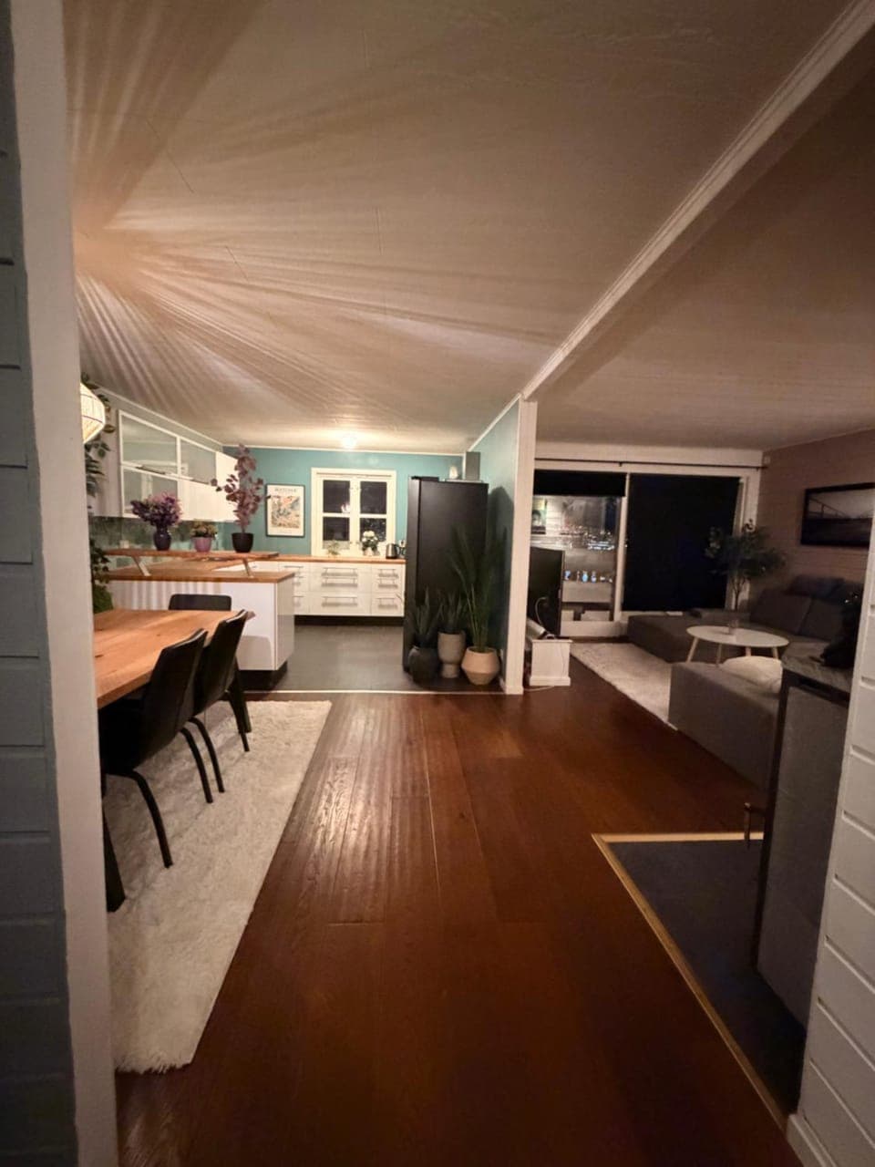 TV and multimedia, Living room, Seating area, Dining area, oven, stove
