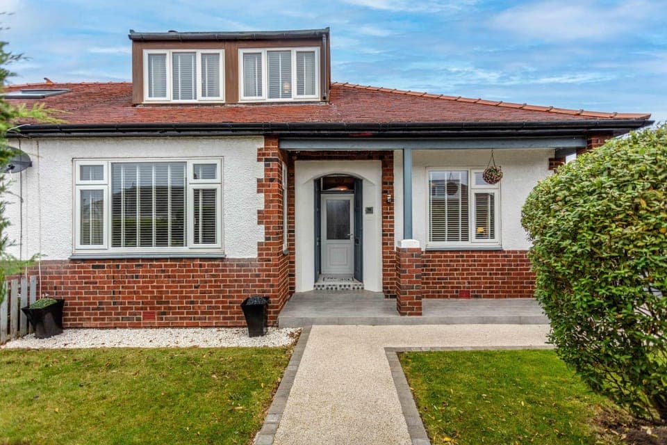 Property building, Day, Garden, Garden view