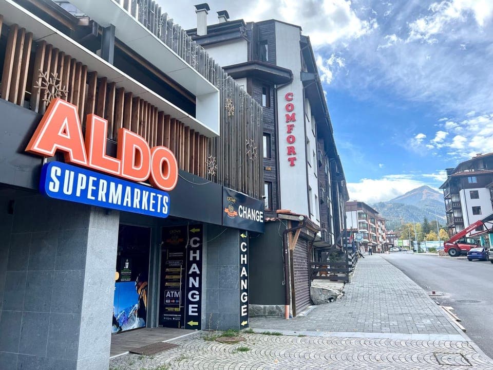 Property building, Supermarket/grocery shop, Location