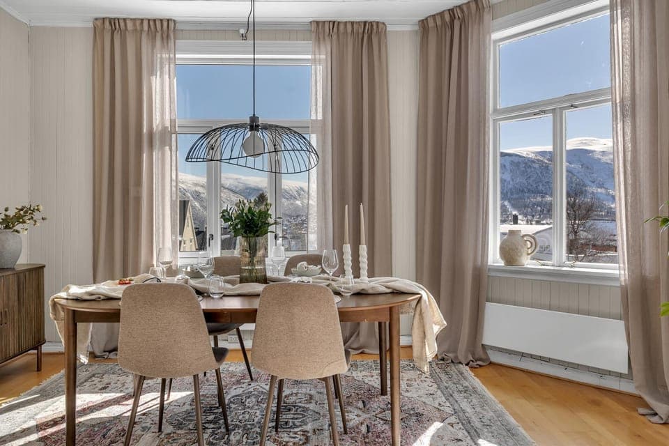 Natural landscape, Living room, Seating area, Dining area, Mountain view