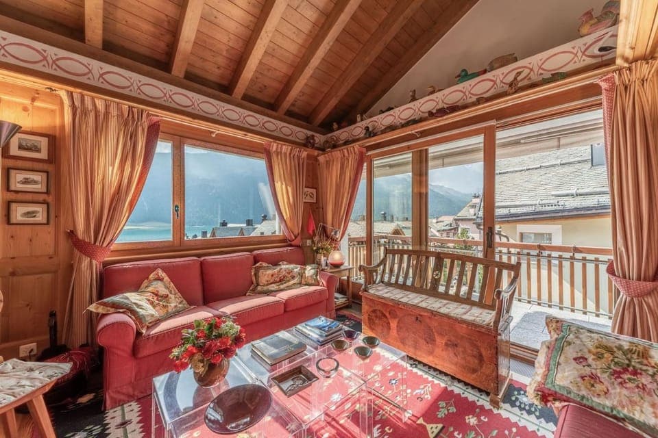 Communal lounge/ TV room, Living room