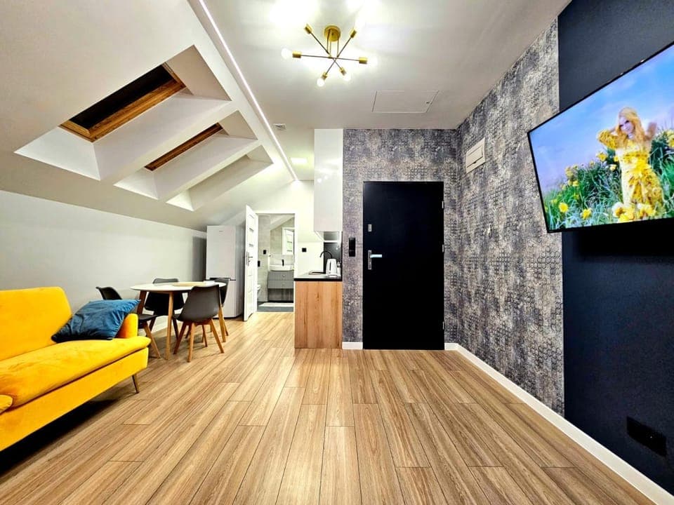 TV and multimedia, Kitchen or kitchenette, Living room, Seating area