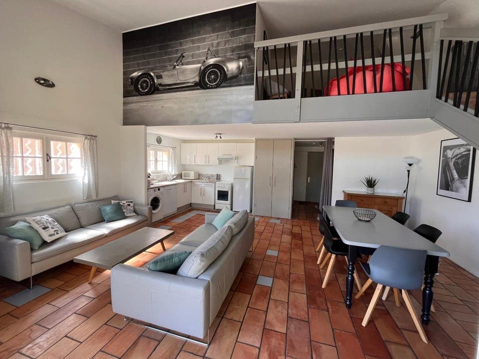 TV and multimedia, Coffee/tea facilities, Kitchen or kitchenette, Living room, Seating area, Dining area, dishwasher, microwave, oven, washing machine, air conditioner