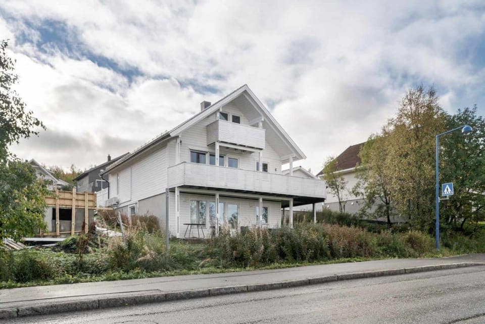 Lovely 4 bedroom house with the view of aurora House in Tromso