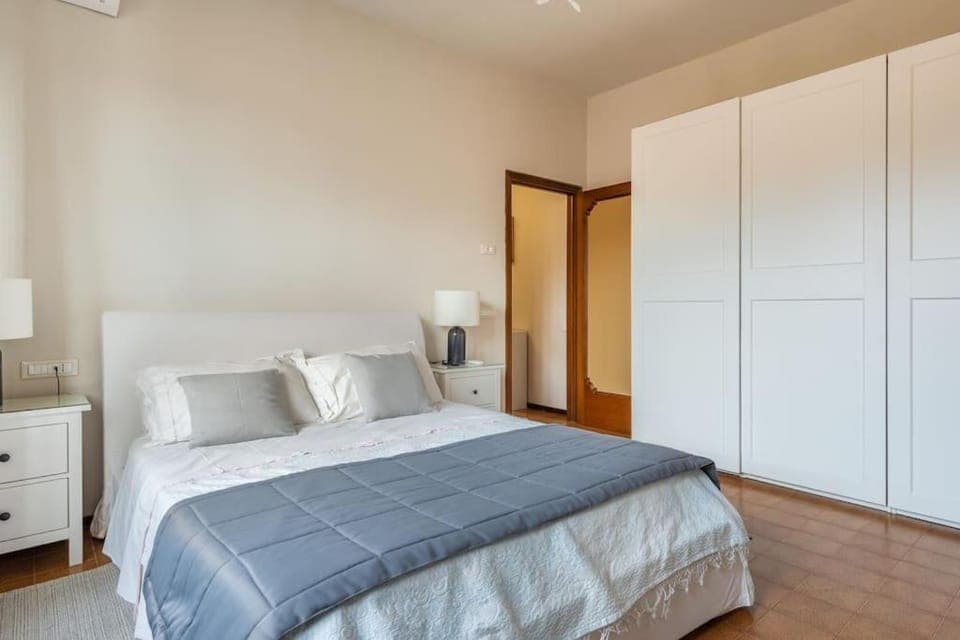 Bed, Photo of the whole room, Bedroom, wardrobe