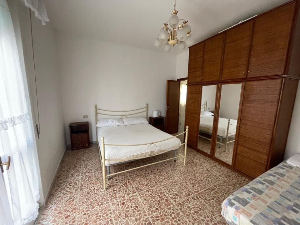 Seating area, Bedroom, wardrobe