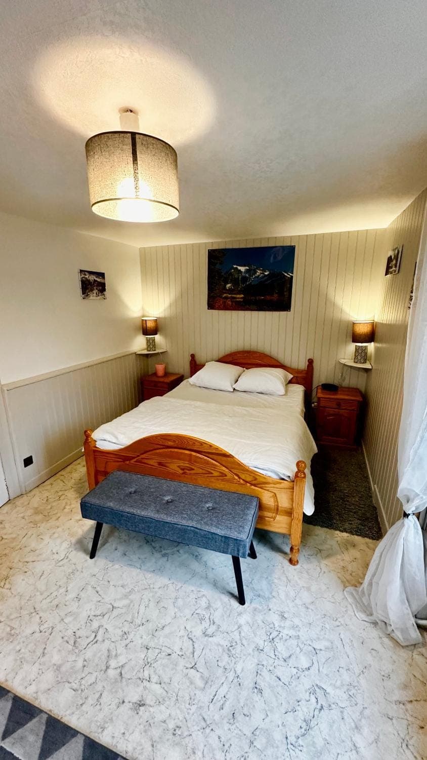 Bed, Photo of the whole room, Bedroom