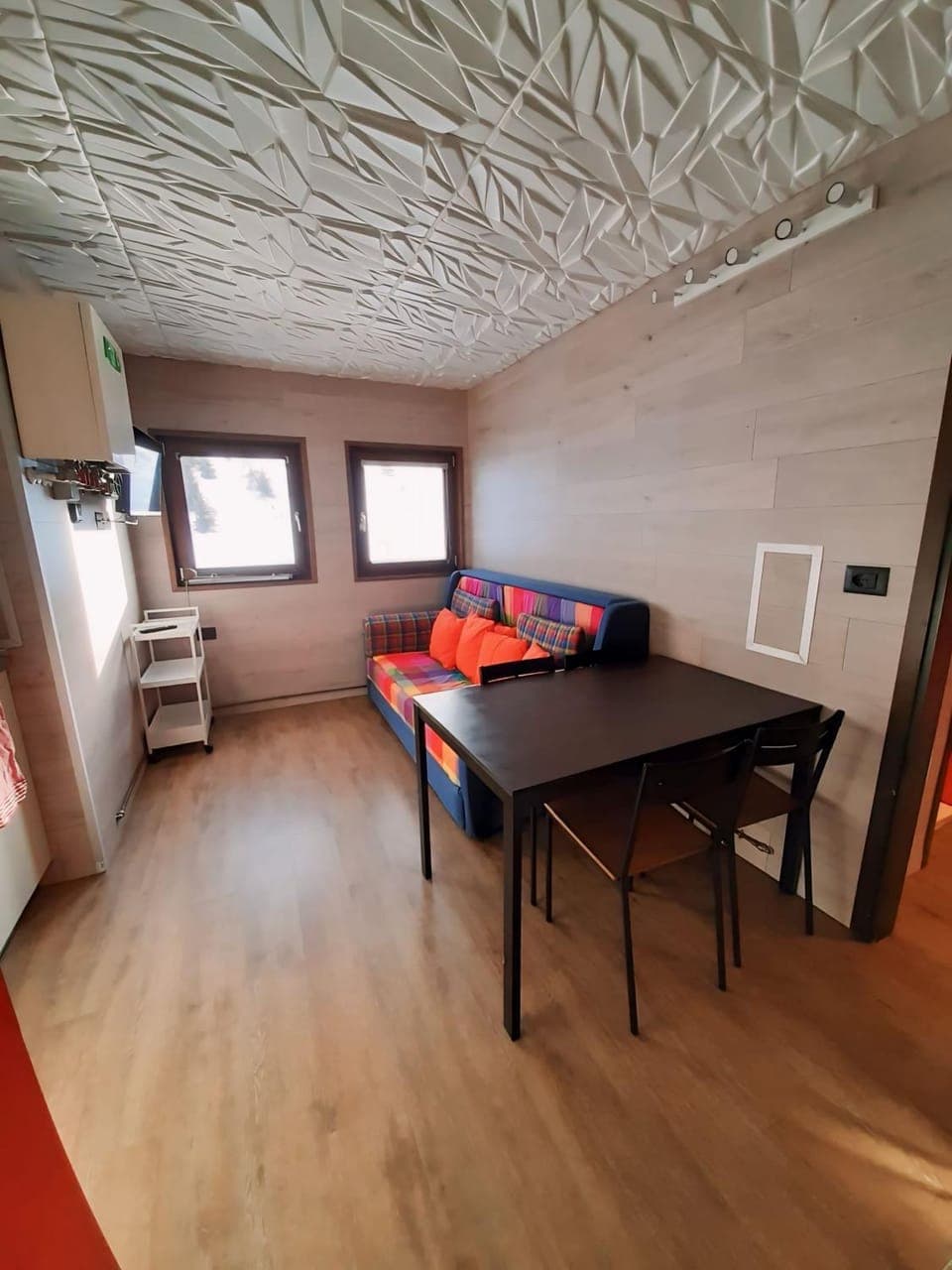 Kitchen or kitchenette, Living room, Seating area, Dining area, hair dresser