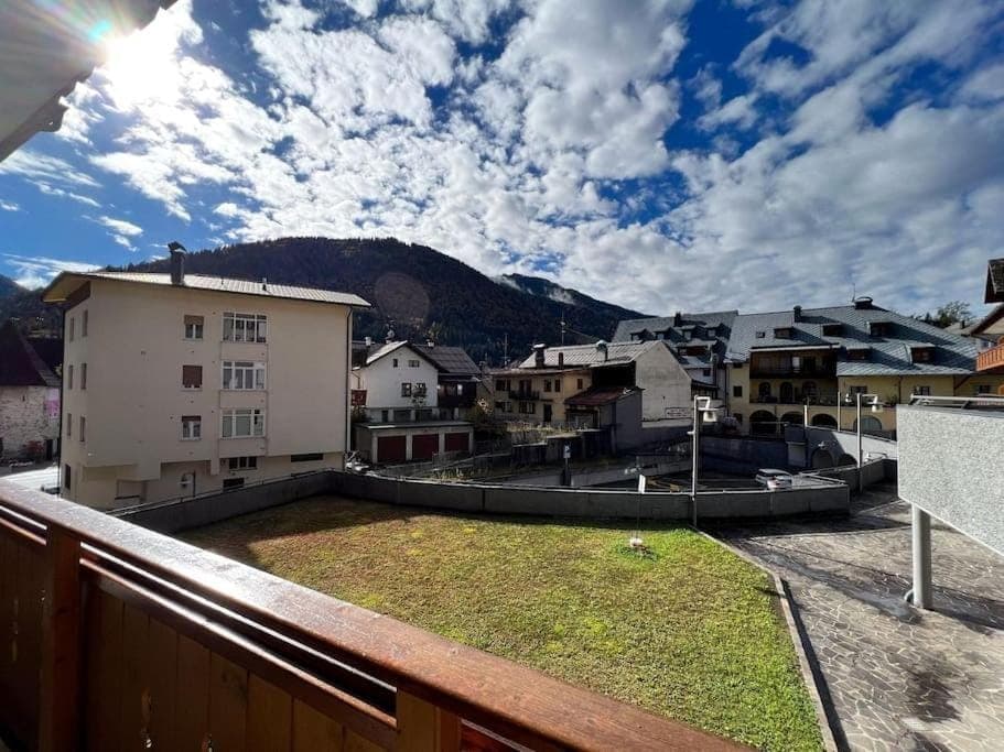 Neighbourhood, Mountain view, Street view