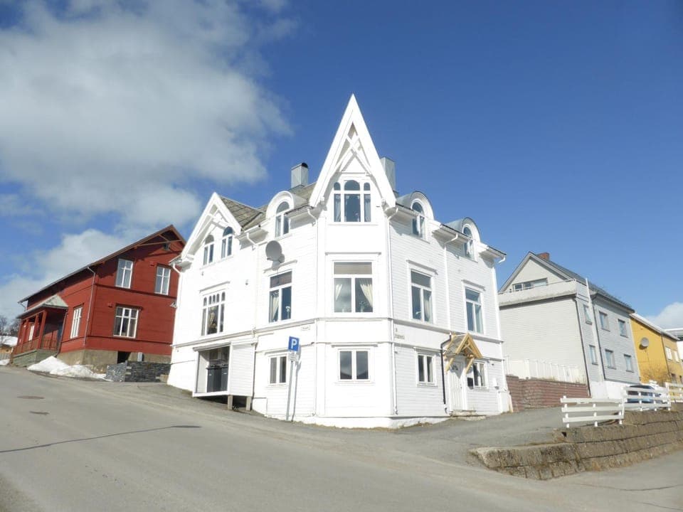 Property building, Day, Neighbourhood, Street view, Location