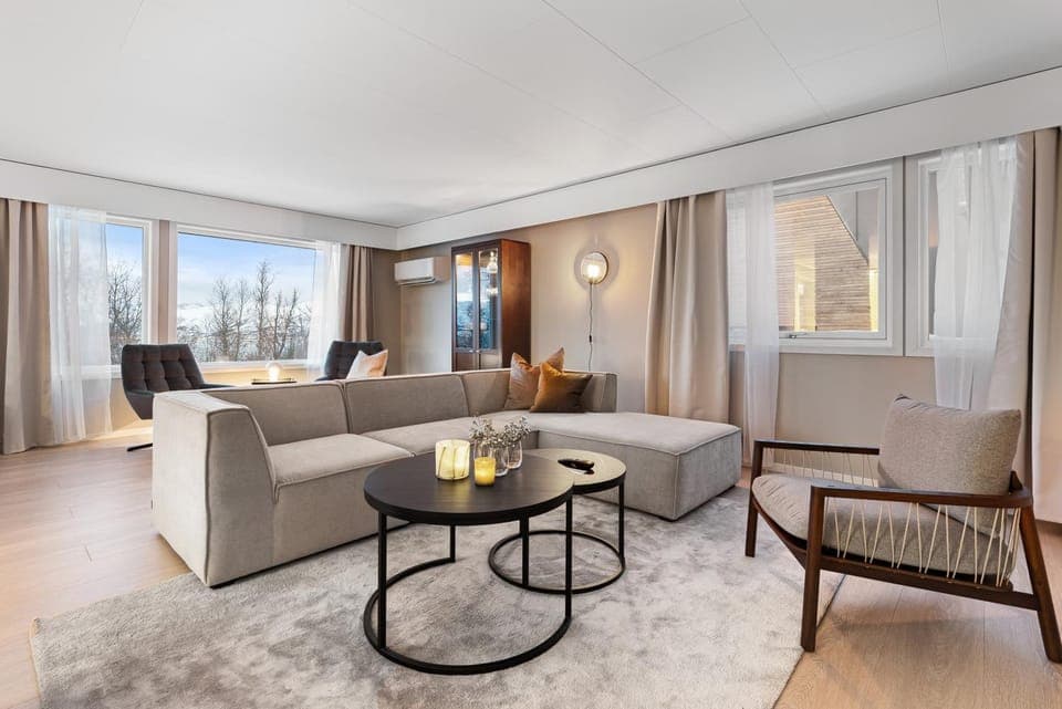 Living room, Seating area