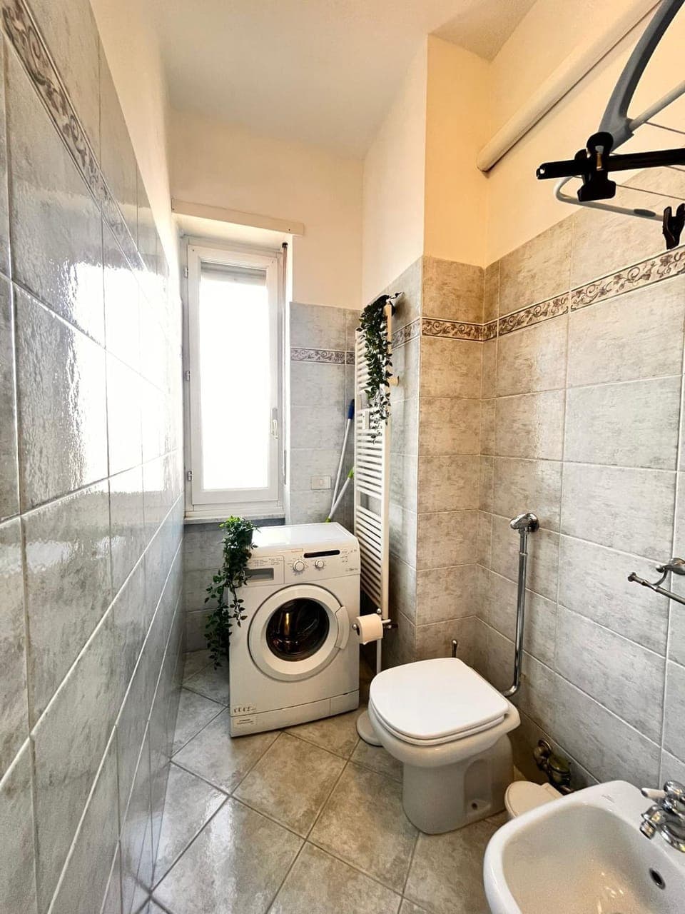 Shower, Toilet, Bathroom, bidet, towels, washing machine