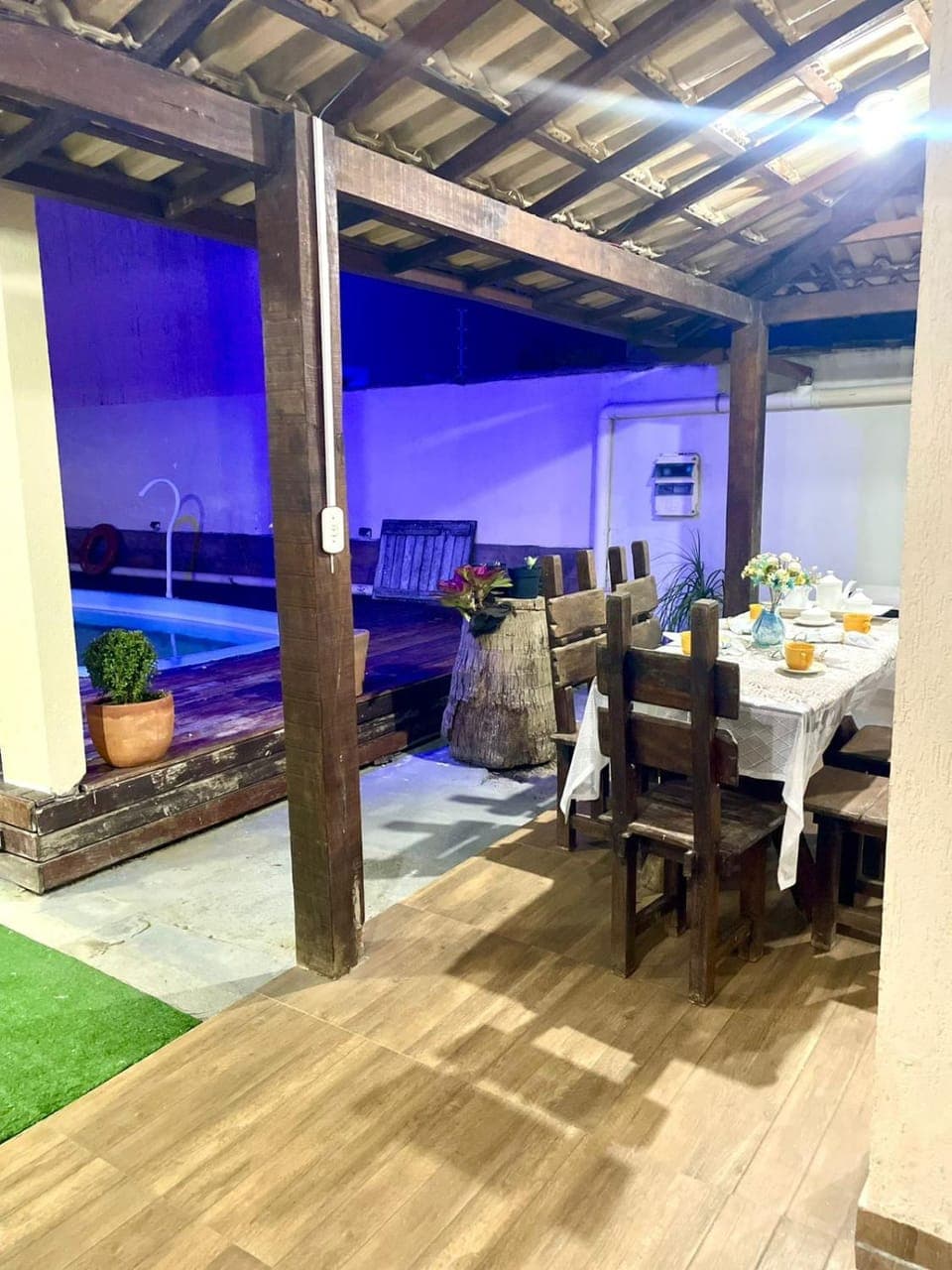 Dining area, Pool view