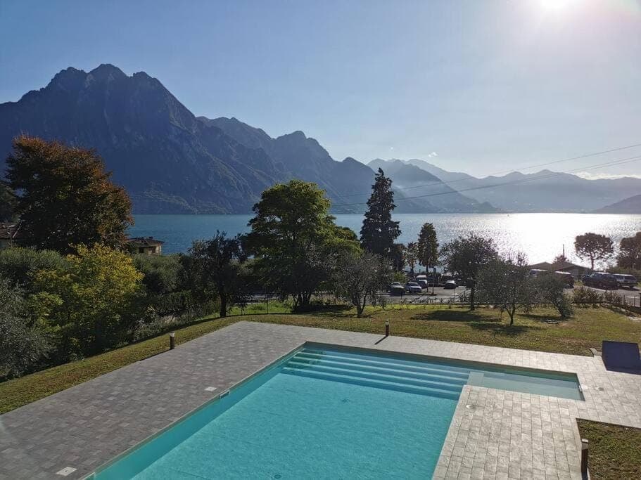 Lake view, Mountain view, Pool view, Swimming pool