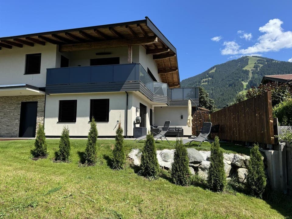 Property building, Spring, Garden