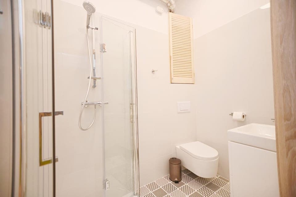 Shower, Toilet, Bathroom