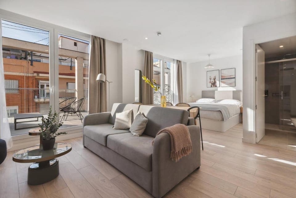 Bed, Balcony/Terrace, Photo of the whole room, Seating area