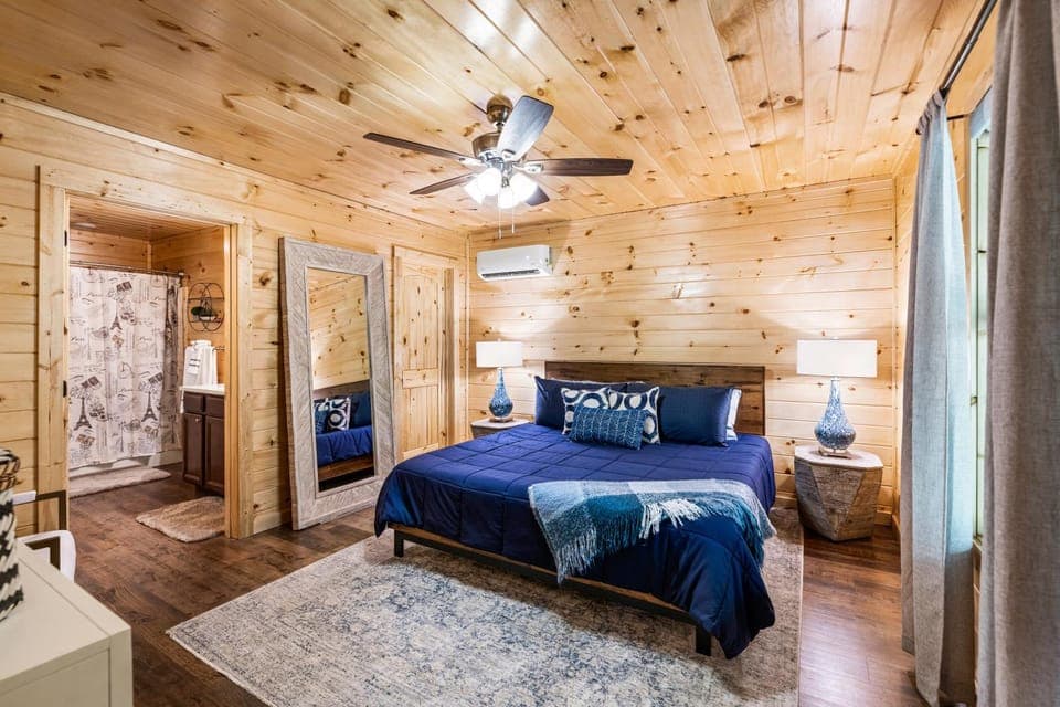 Bed, Photo of the whole room, Bedroom, fireplace, air conditioner
