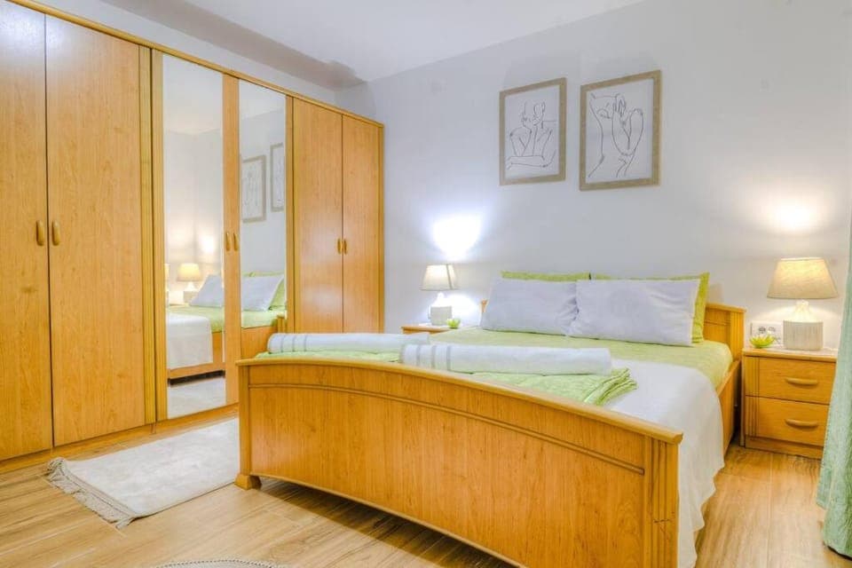 Bed, Photo of the whole room, Bedroom, towels, wardrobe